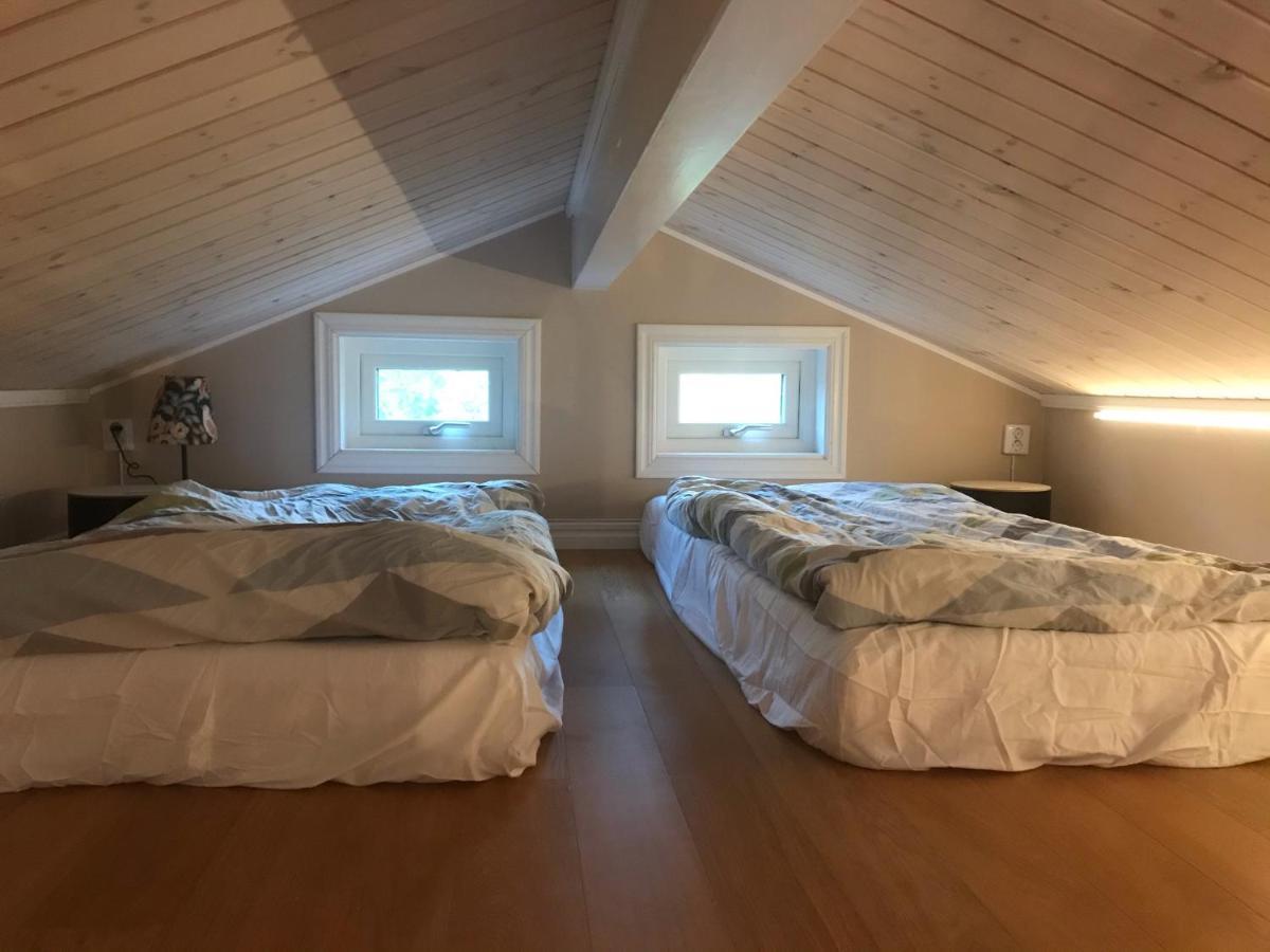 Vaelutrustad Stuga Med Vacker Sjoeutsikt Urshult Esterno foto